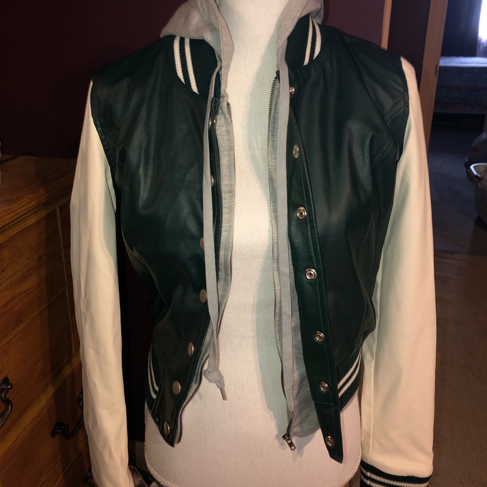Kittenish by Jessie James Decker Jacket Size Small
